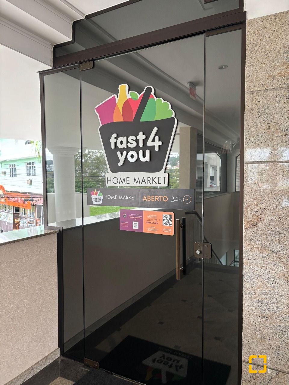 Apartamento com 75m², 3 quartos (sendo 1 suíte), 1 garagem, no bairro Pantanal em Florianópolis