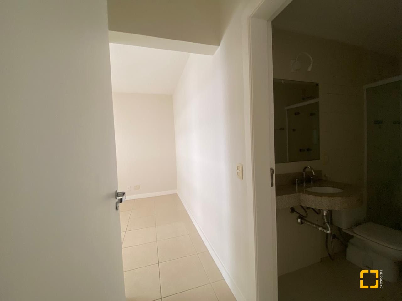 Apartamento com 69m², 3 quartos (sendo 1 suíte), 1 garagem, no bairro Centro em Florianópolis