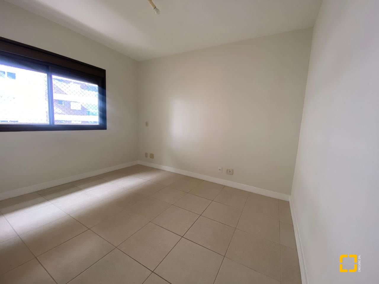 Apartamento com 69m², 3 quartos (sendo 1 suíte), 1 garagem, no bairro Centro em Florianópolis