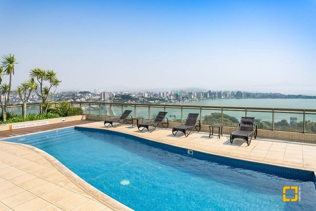 Apartamento com 69m², 3 quartos (sendo 1 suíte), 1 garagem, no bairro Centro em Florianópolis