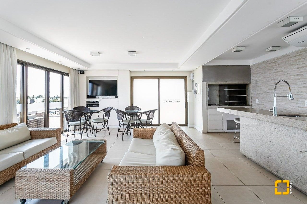 Apartamento com 69m², 3 quartos (sendo 1 suíte), 1 garagem, no bairro Centro em Florianópolis