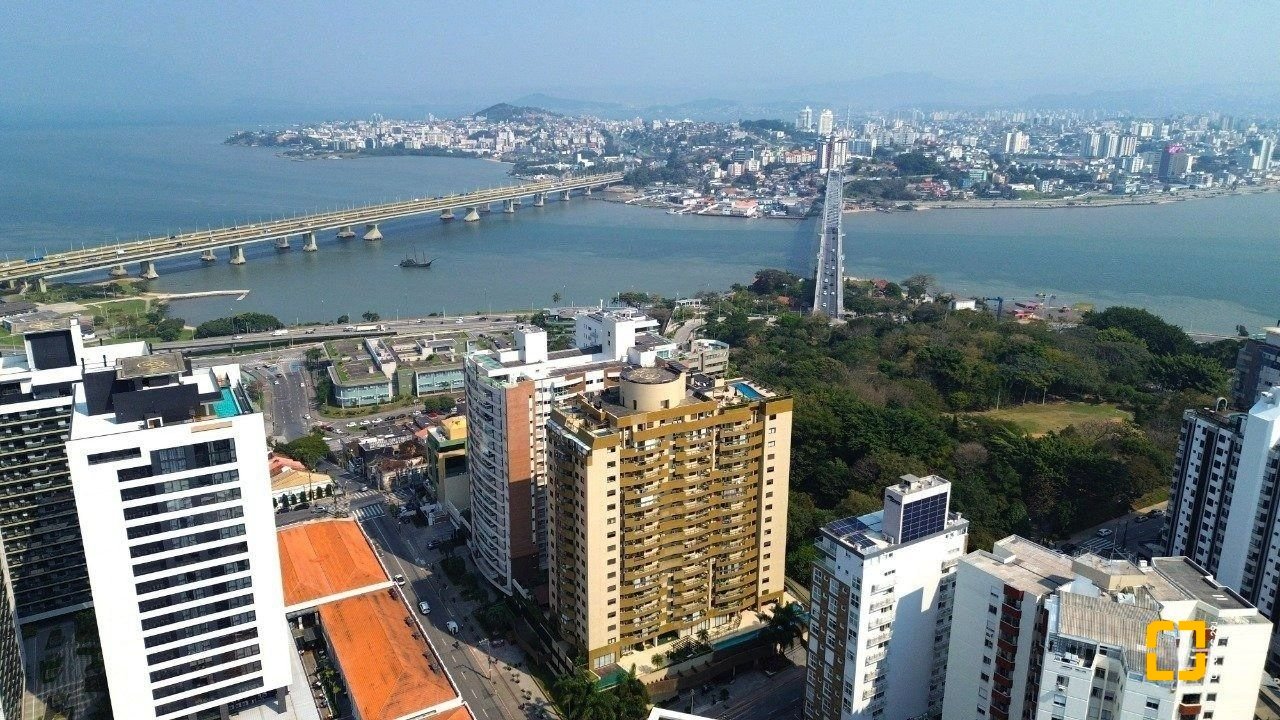 Apartamento com 69m², 3 quartos (sendo 1 suíte), 1 garagem, no bairro Centro em Florianópolis