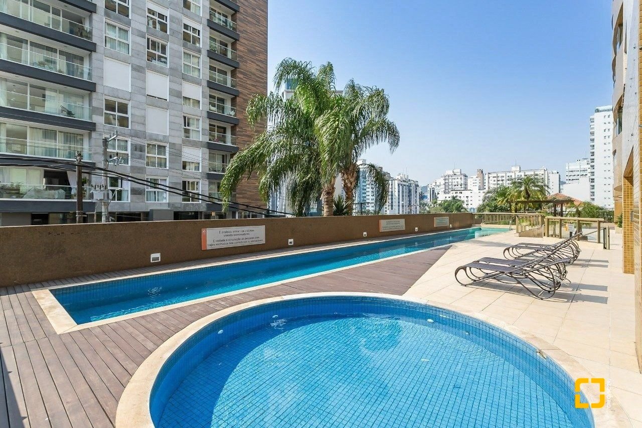 Apartamento com 69m², 3 quartos (sendo 1 suíte), 1 garagem, no bairro Centro em Florianópolis