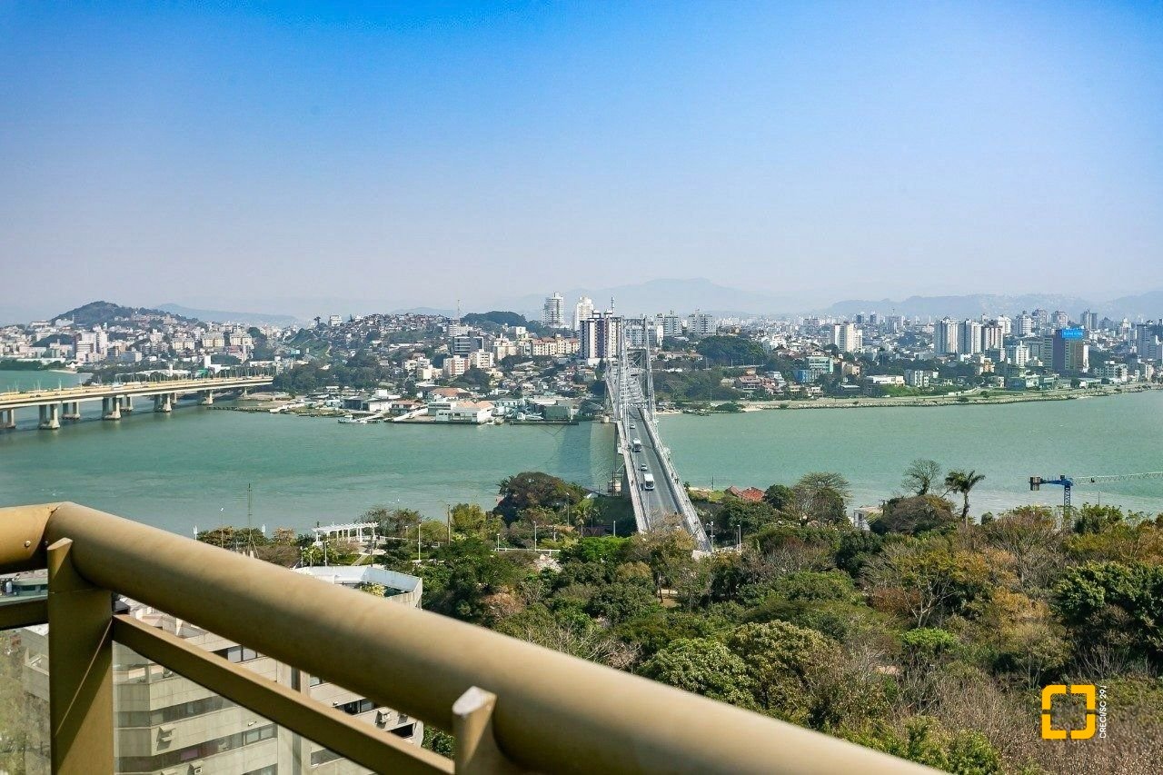 Apartamento com 69m², 3 quartos (sendo 1 suíte), 1 garagem, no bairro Centro em Florianópolis