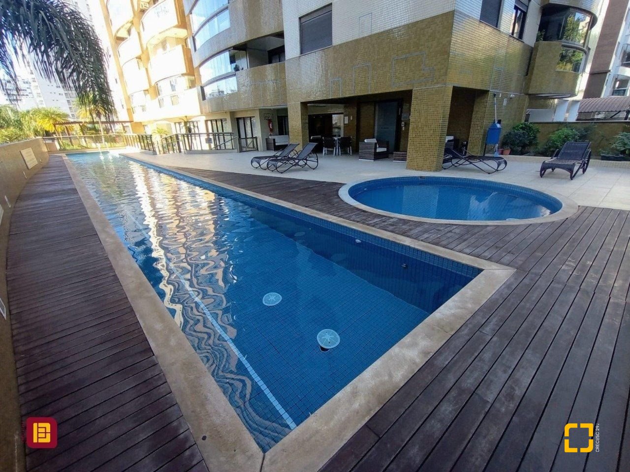 Apartamento com 69m², 3 quartos (sendo 1 suíte), 1 garagem, no bairro Centro em Florianópolis