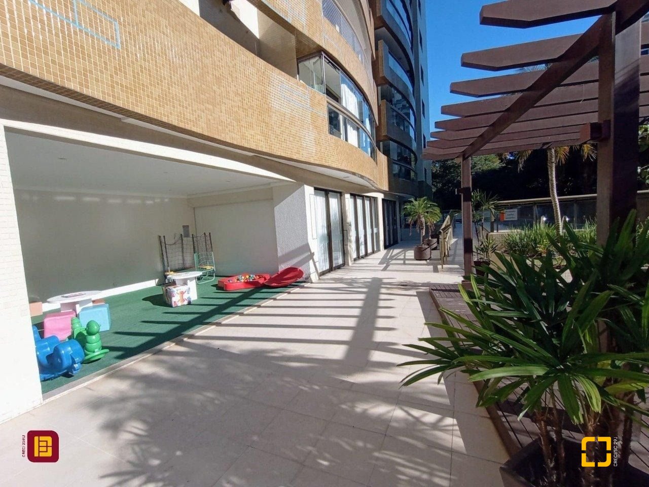 Apartamento com 69m², 3 quartos (sendo 1 suíte), 1 garagem, no bairro Centro em Florianópolis