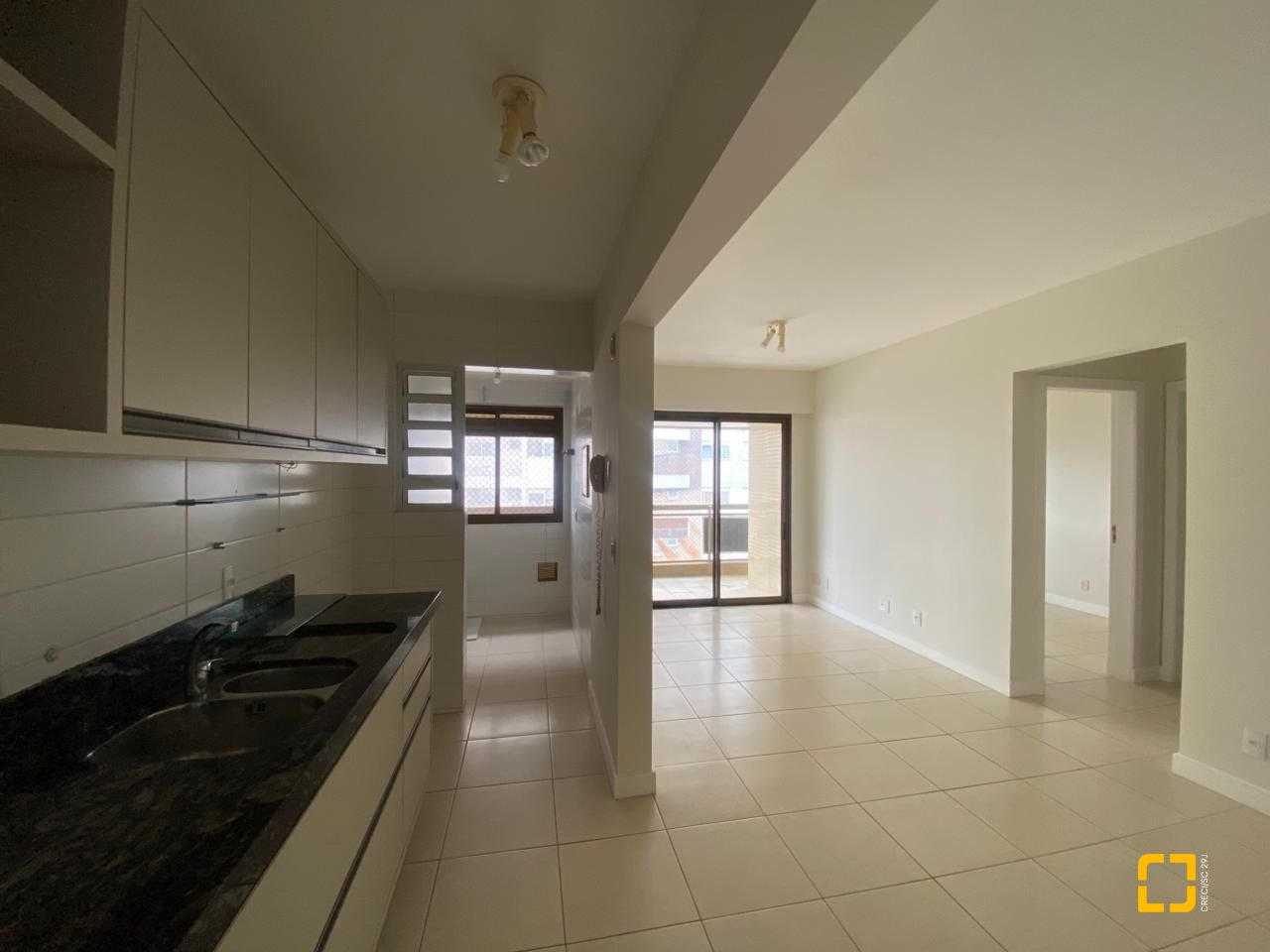 Apartamento com 69m², 3 quartos (sendo 1 suíte), 1 garagem, no bairro Centro em Florianópolis