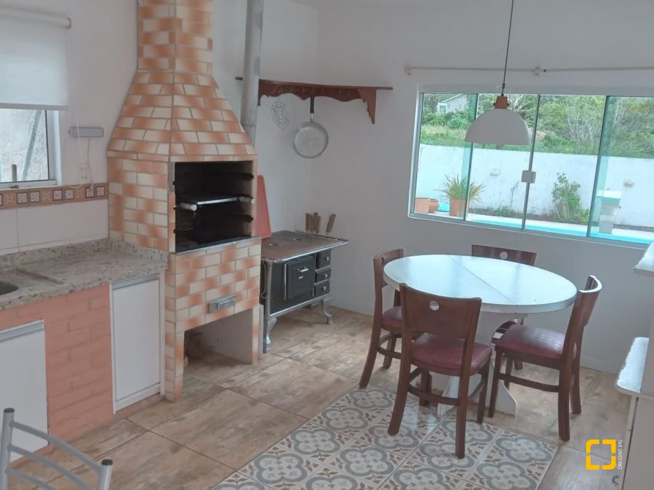 Casa com 232m², 2 quartos (sendo 1 suíte), 7 garagens, no bairro Lagoa de Conceição em Florianópolis