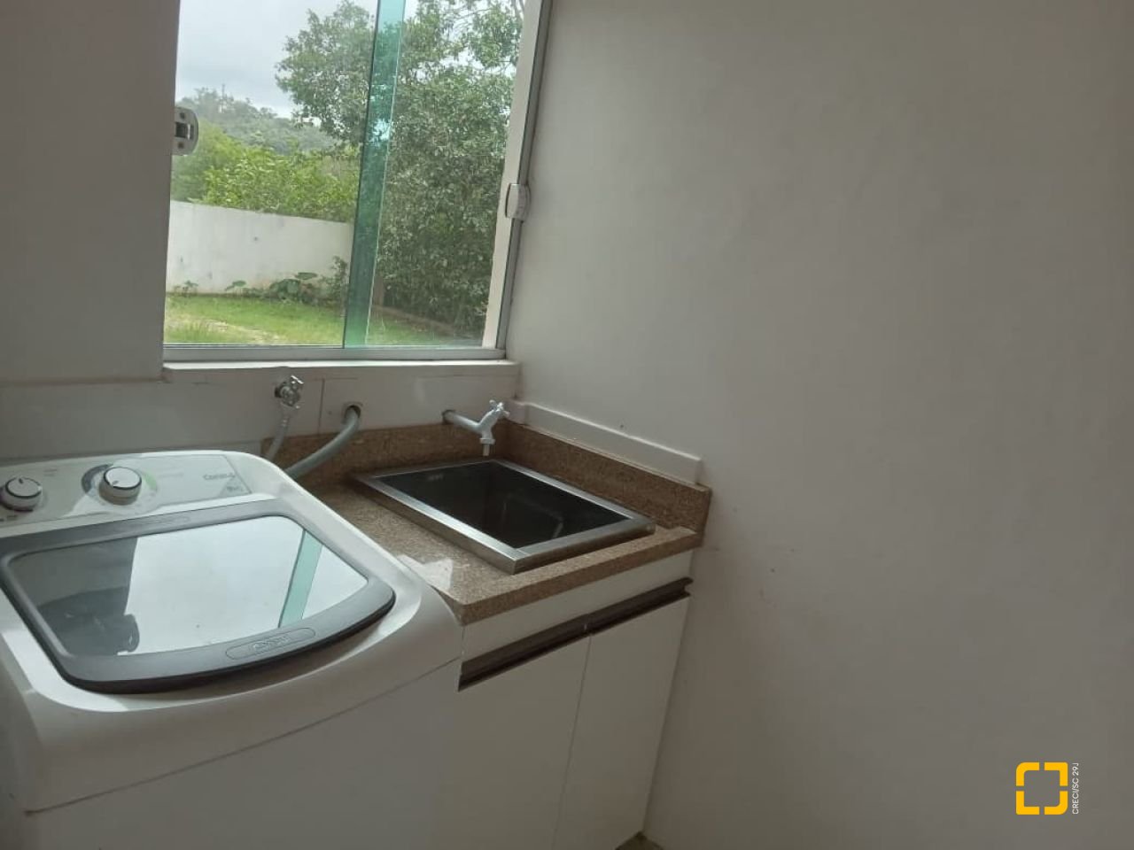 Casa com 232m², 2 quartos (sendo 1 suíte), 7 garagens, no bairro Lagoa de Conceição em Florianópolis