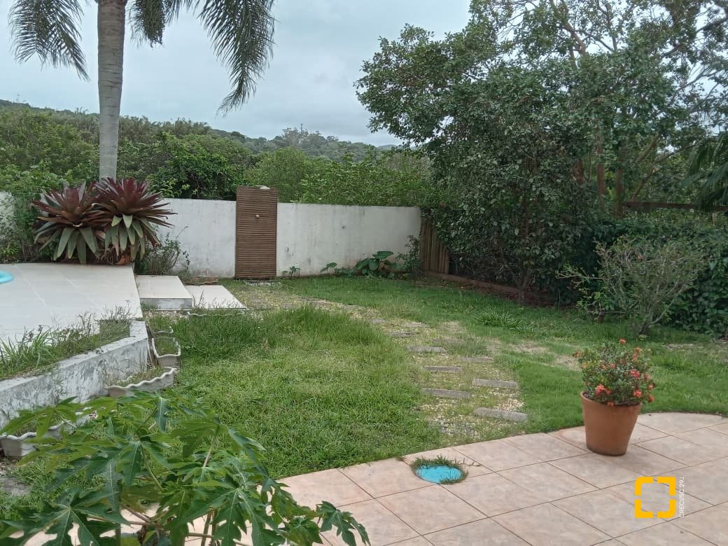 Casa com 232m², 2 quartos (sendo 1 suíte), 7 garagens, no bairro Lagoa de Conceição em Florianópolis