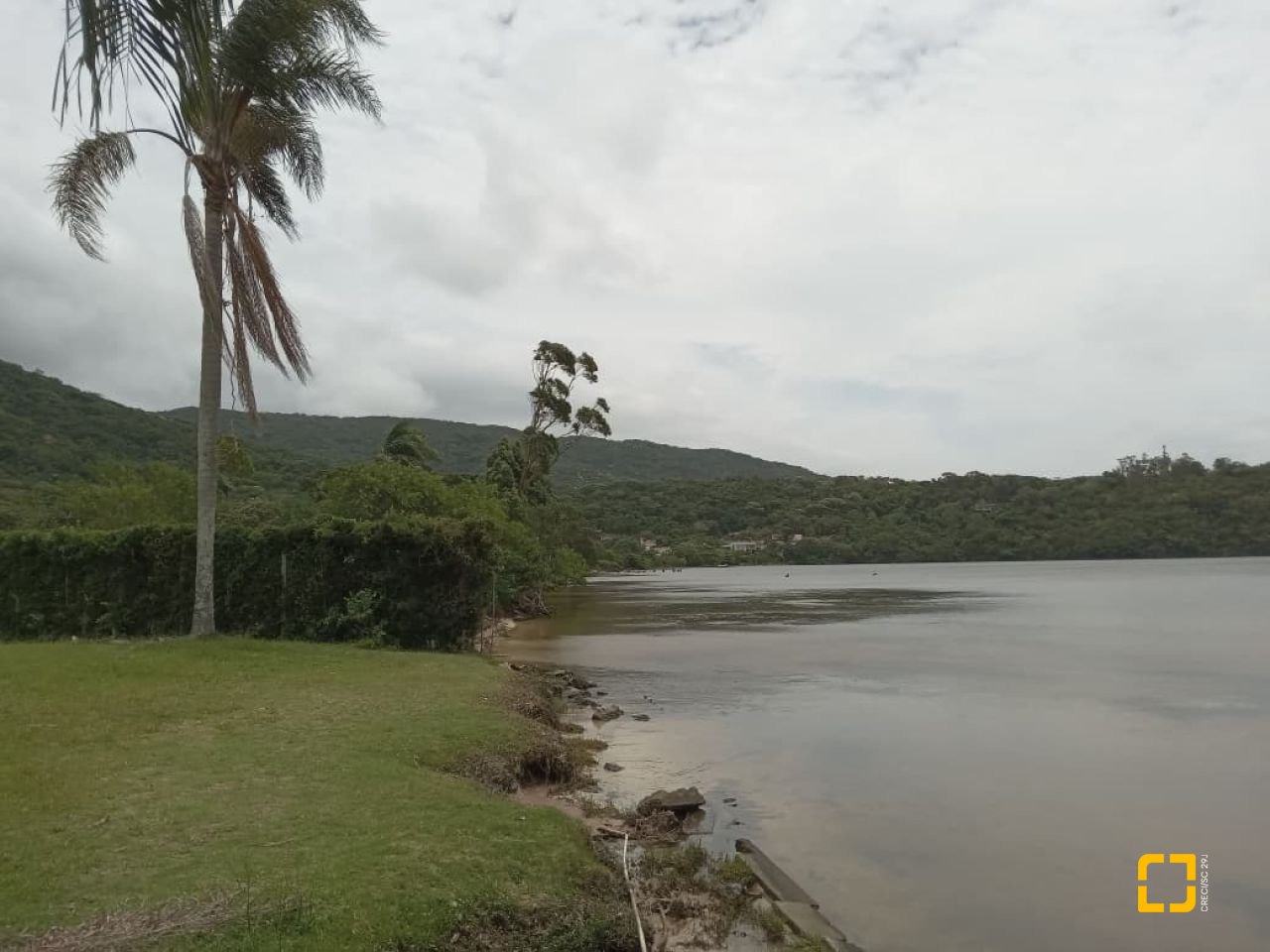 Casa com 232m², 2 quartos (sendo 1 suíte), 7 garagens, no bairro Lagoa de Conceição em Florianópolis