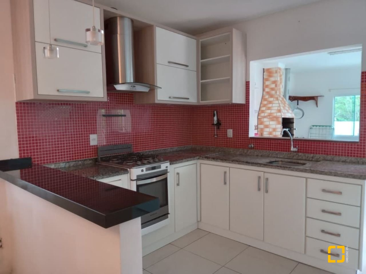 Casa com 232m², 2 quartos (sendo 1 suíte), 7 garagens, no bairro Lagoa de Conceição em Florianópolis