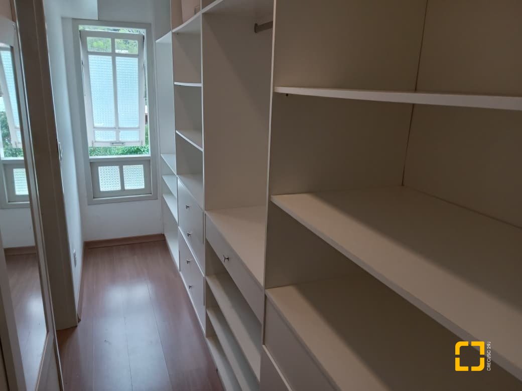 Casa com 232m², 2 quartos (sendo 1 suíte), 7 garagens, no bairro Lagoa de Conceição em Florianópolis