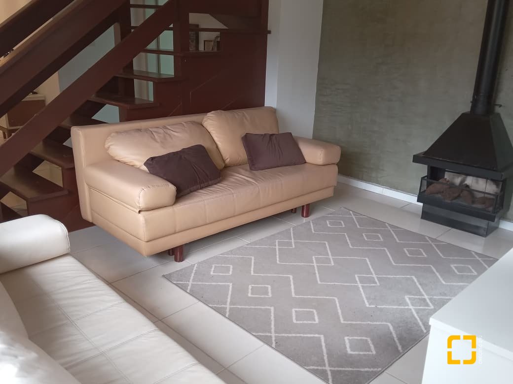 Casa com 232m², 2 quartos (sendo 1 suíte), 7 garagens, no bairro Lagoa de Conceição em Florianópolis