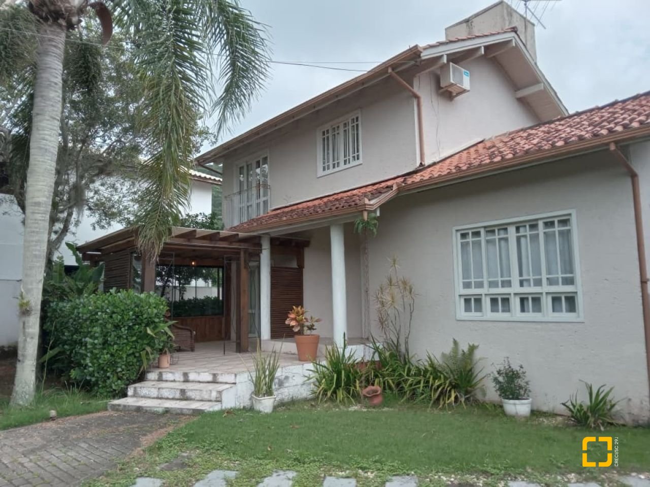 Casa com 232m², 2 quartos (sendo 1 suíte), 7 garagens, no bairro Lagoa de Conceição em Florianópolis