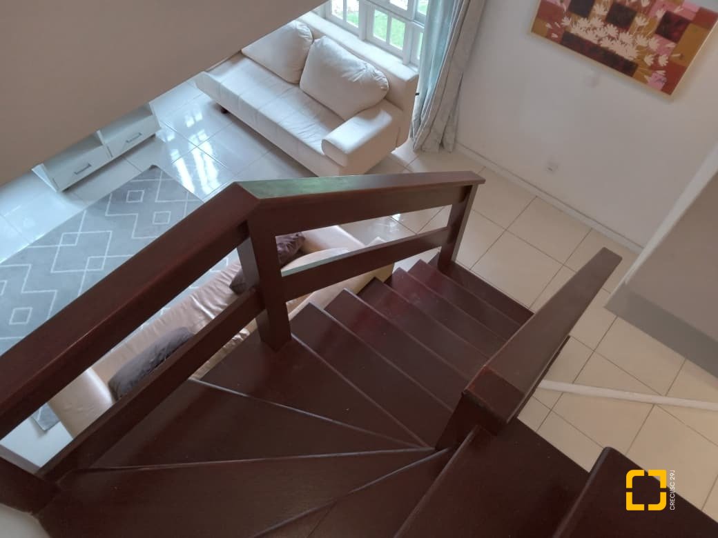 Casa com 232m², 2 quartos (sendo 1 suíte), 7 garagens, no bairro Lagoa de Conceição em Florianópolis