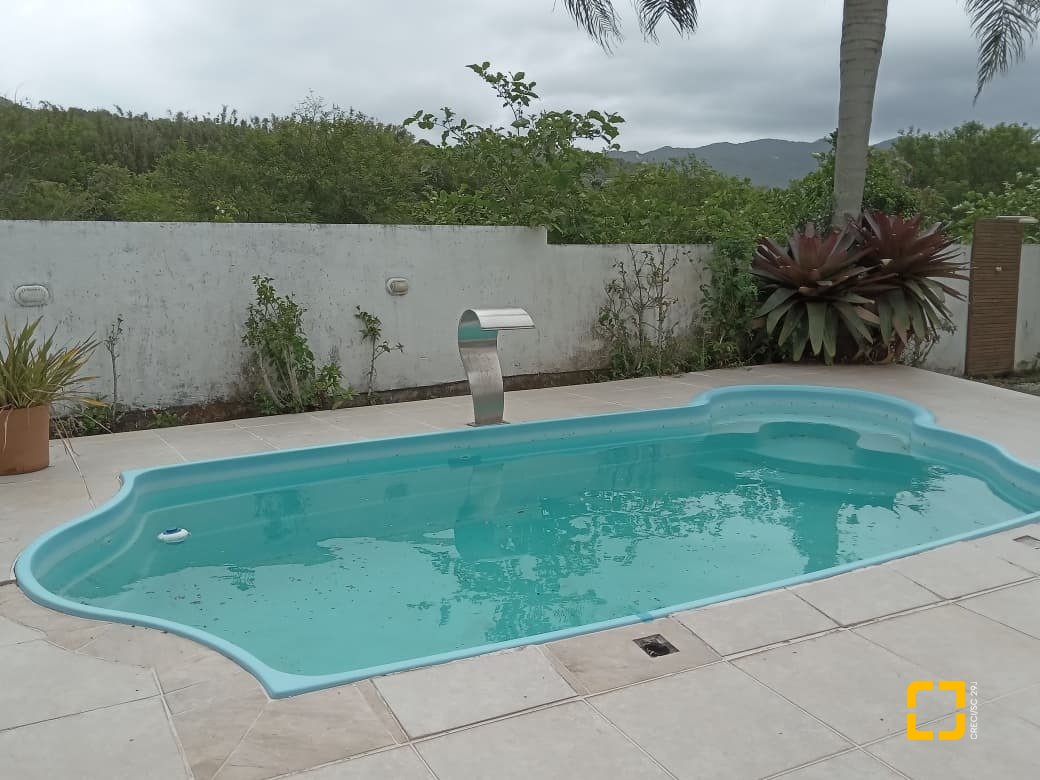 Casa com 232m², 2 quartos (sendo 1 suíte), 7 garagens, no bairro Lagoa de Conceição em Florianópolis