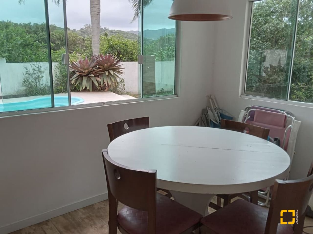 Casa com 232m², 2 quartos (sendo 1 suíte), 7 garagens, no bairro Lagoa de Conceição em Florianópolis