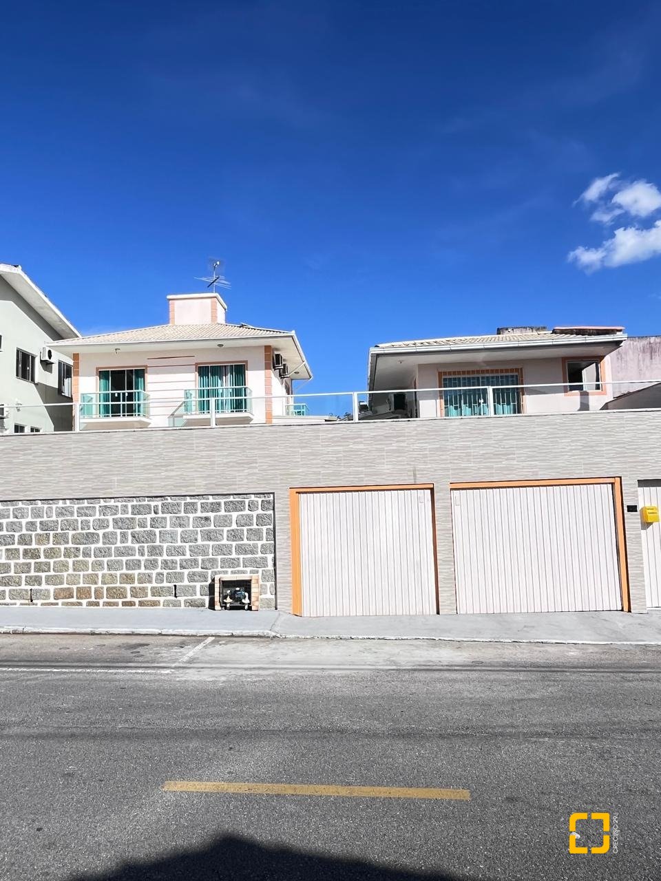 Casa com 325m², 3 quartos, 4 garagens, no bairro Jardim Cidade de Florianópolis em São José