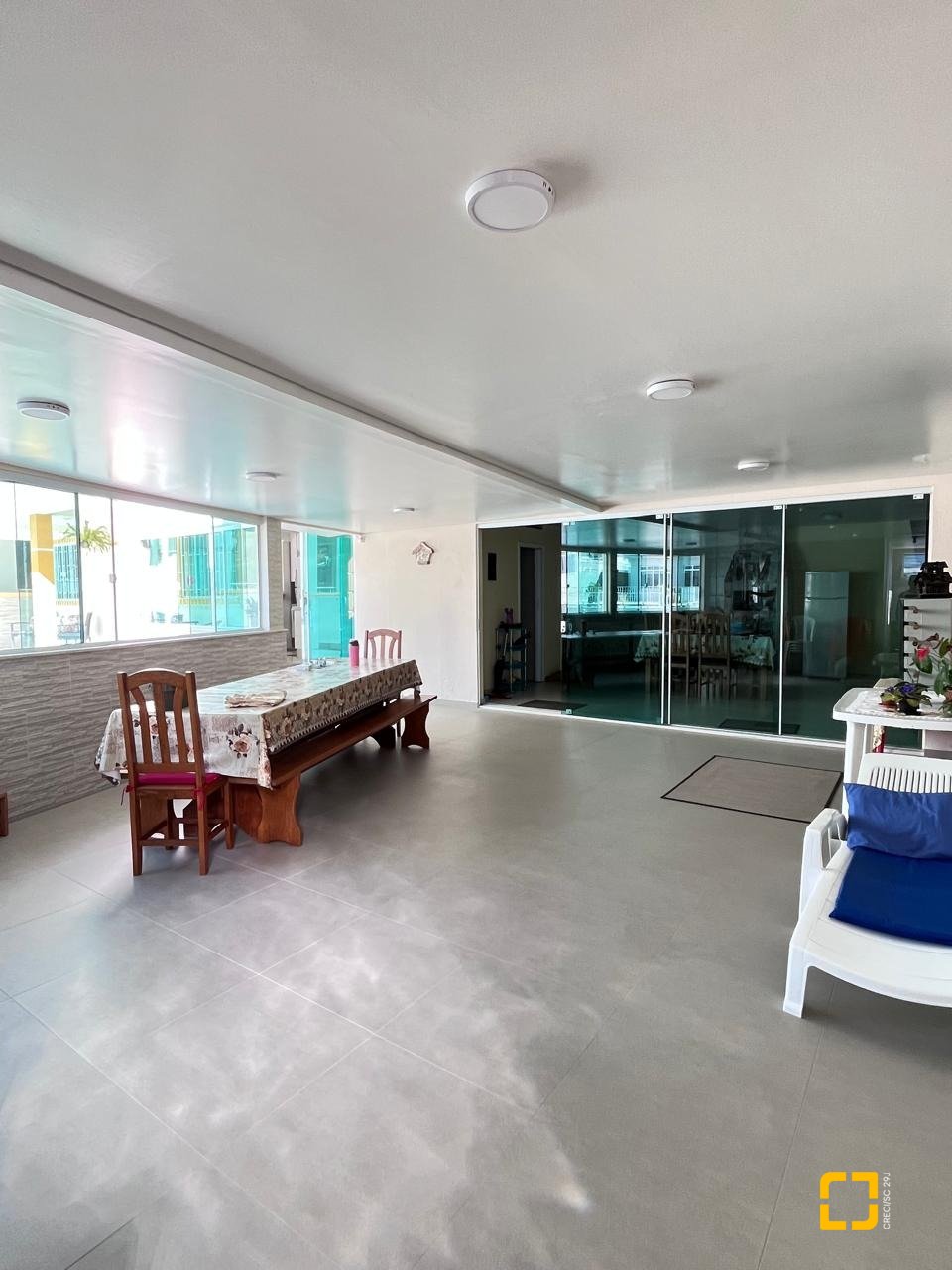 Casa com 325m², 3 quartos, 4 garagens, no bairro Jardim Cidade de Florianópolis em São José