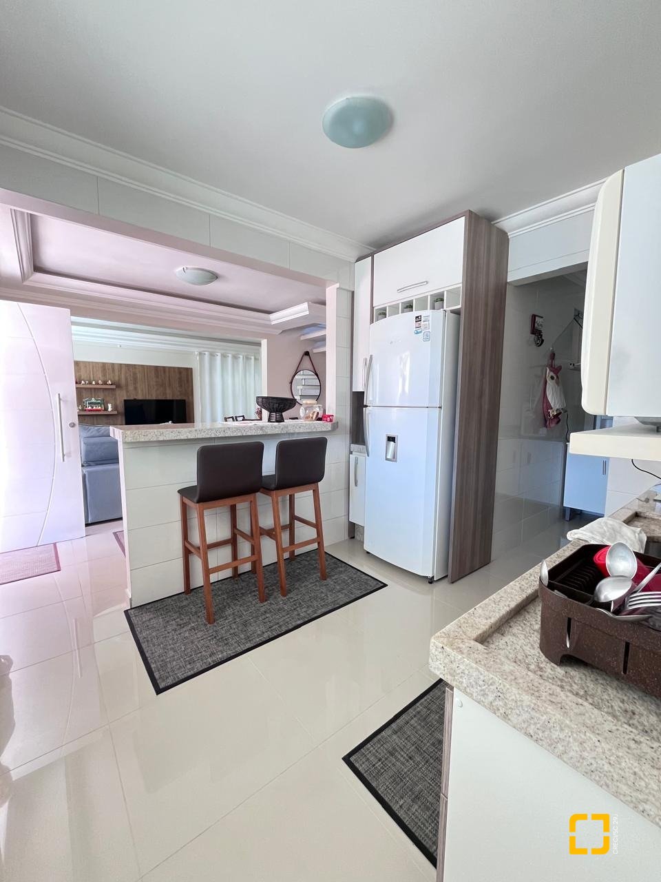 Casa com 325m², 3 quartos, 4 garagens, no bairro Jardim Cidade de Florianópolis em São José