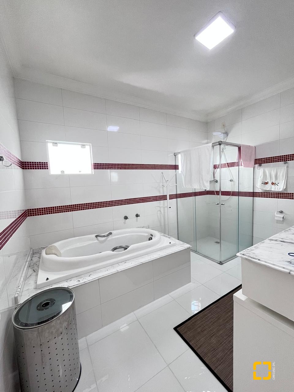 Casa com 325m², 3 quartos, 4 garagens, no bairro Jardim Cidade de Florianópolis em São José