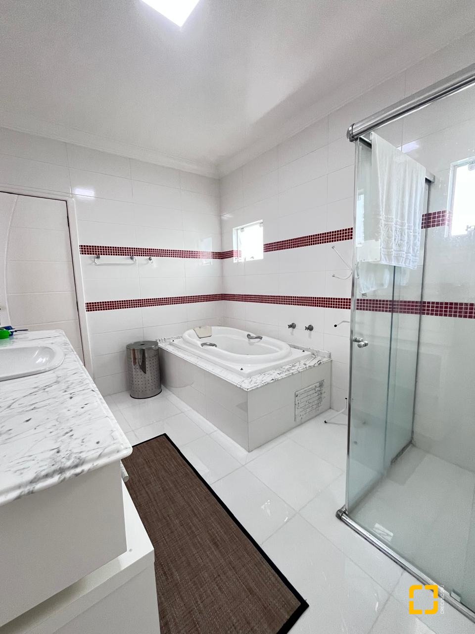 Casa com 325m², 3 quartos, 4 garagens, no bairro Jardim Cidade de Florianópolis em São José