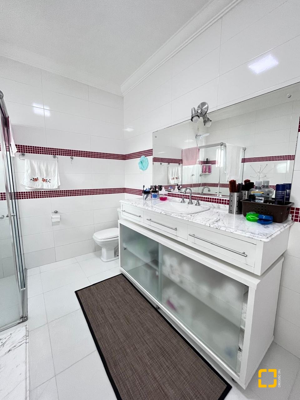 Casa com 325m², 3 quartos, 4 garagens, no bairro Jardim Cidade de Florianópolis em São José