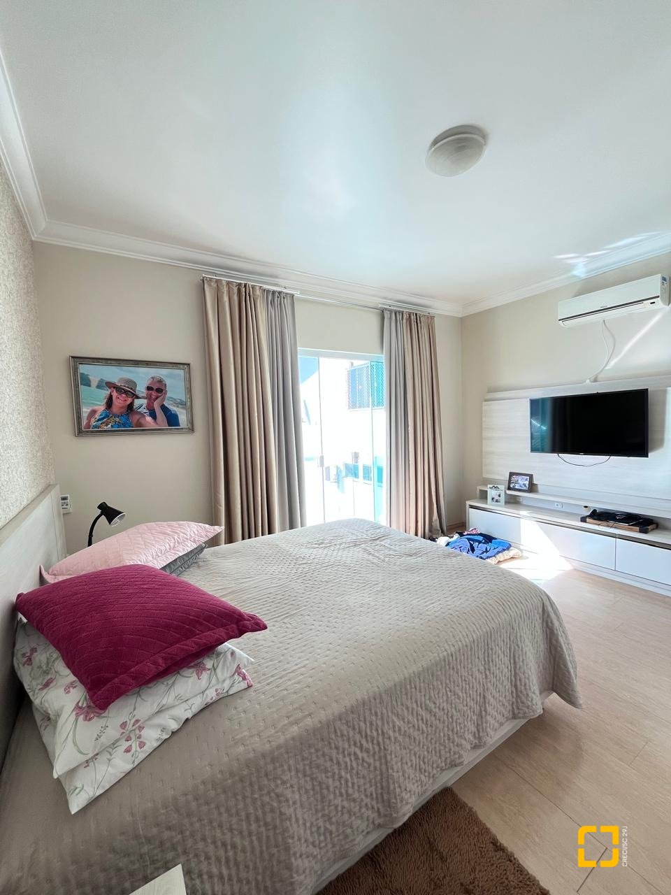 Casa com 325m², 3 quartos, 4 garagens, no bairro Jardim Cidade de Florianópolis em São José