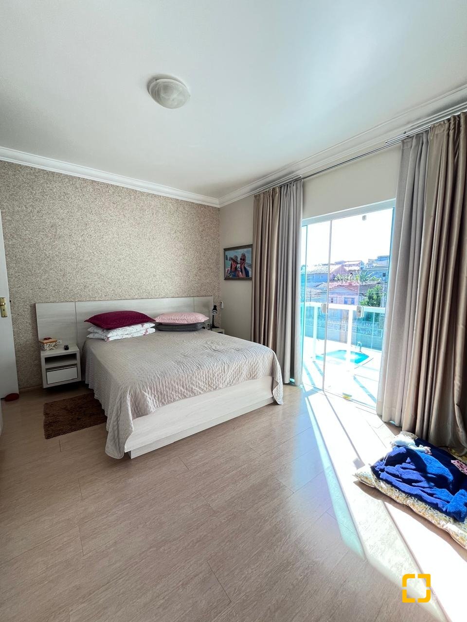 Casa com 325m², 3 quartos, 4 garagens, no bairro Jardim Cidade de Florianópolis em São José