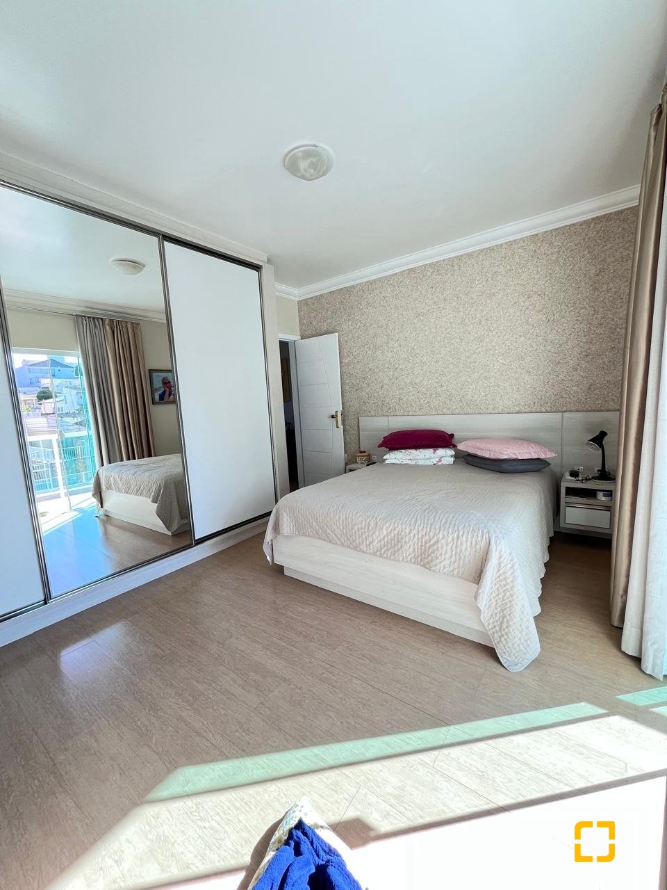 Casa com 325m², 3 quartos, 4 garagens, no bairro Jardim Cidade de Florianópolis em São José