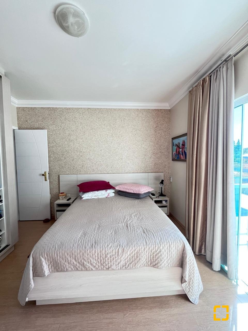 Casa com 325m², 3 quartos, 4 garagens, no bairro Jardim Cidade de Florianópolis em São José