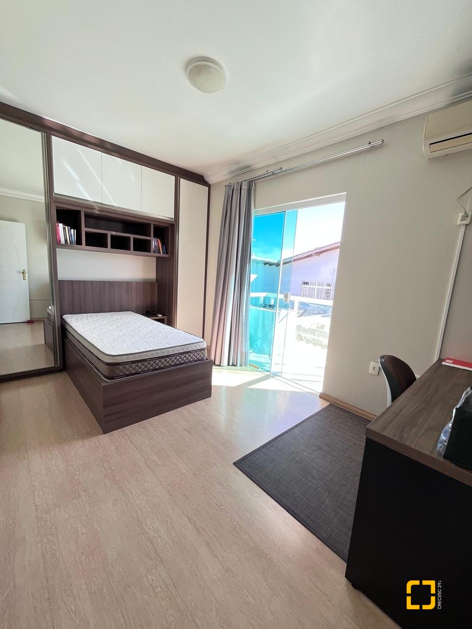Casa com 325m², 3 quartos, 4 garagens, no bairro Jardim Cidade de Florianópolis em São José