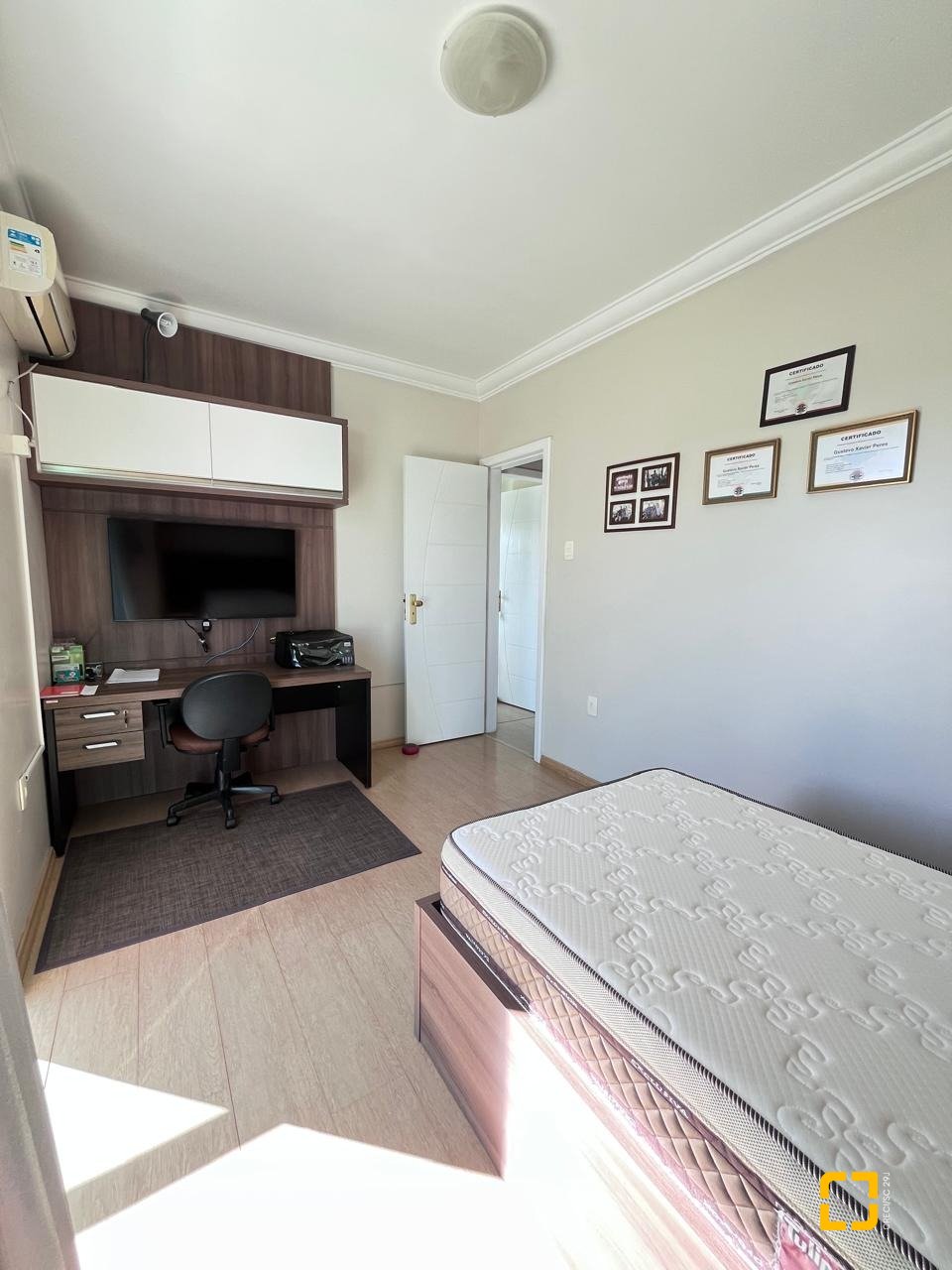 Casa com 325m², 3 quartos, 4 garagens, no bairro Jardim Cidade de Florianópolis em São José