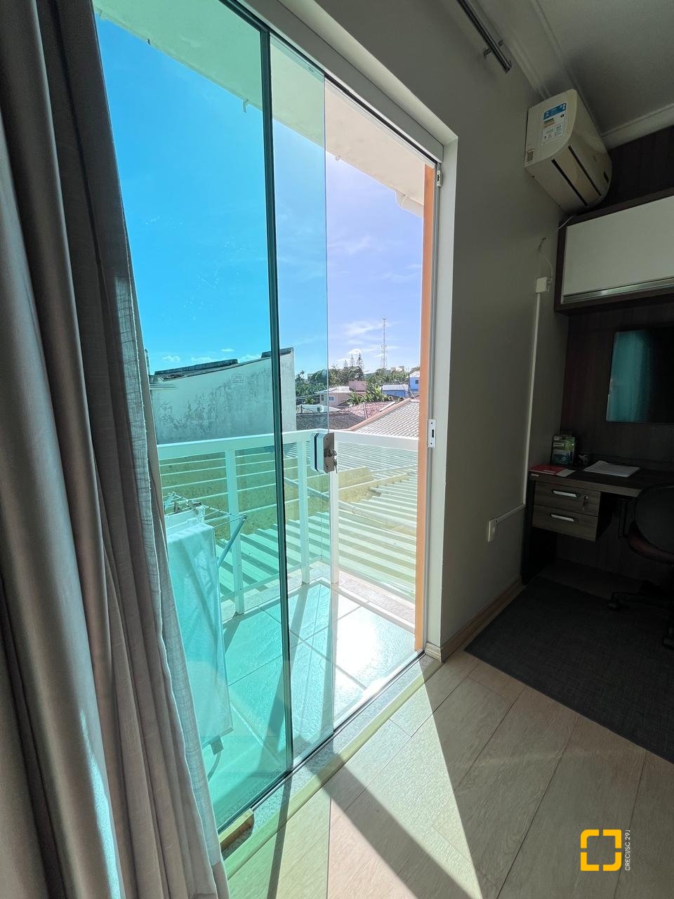 Casa com 325m², 3 quartos, 4 garagens, no bairro Jardim Cidade de Florianópolis em São José