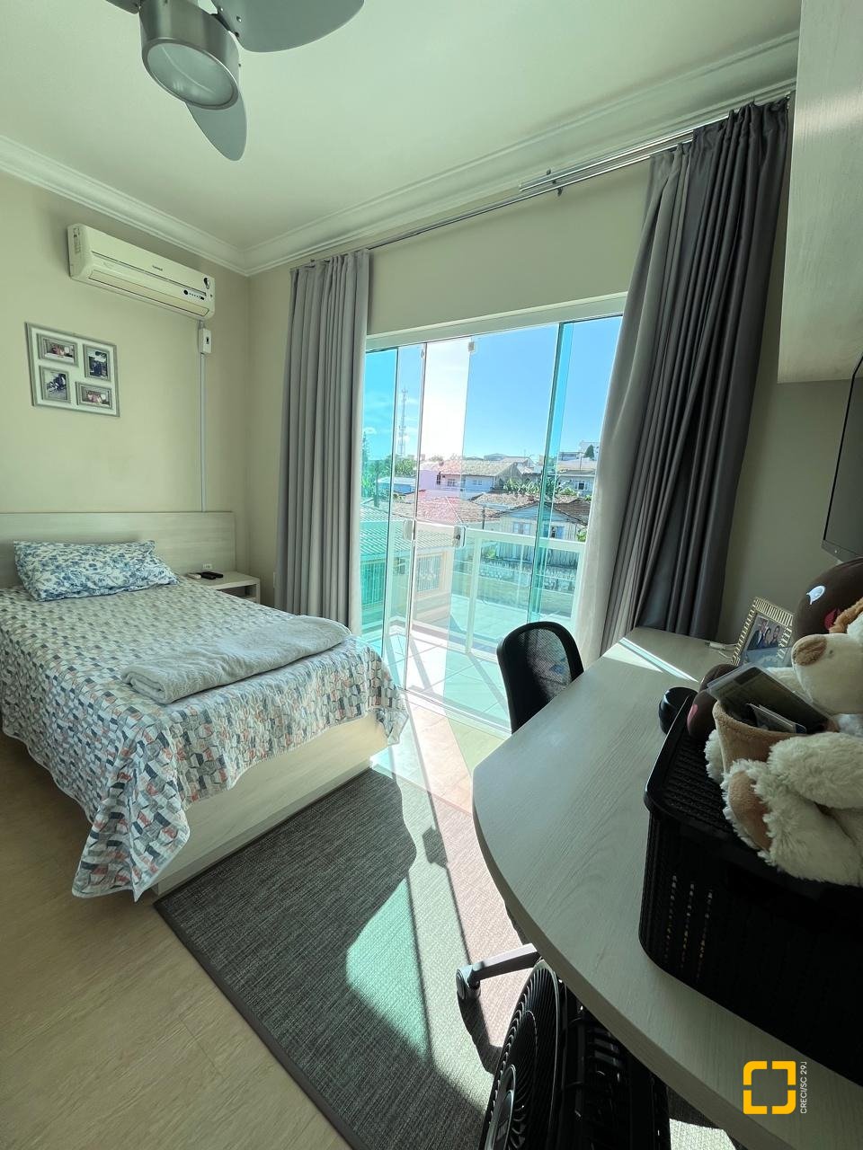 Casa com 325m², 3 quartos, 4 garagens, no bairro Jardim Cidade de Florianópolis em São José