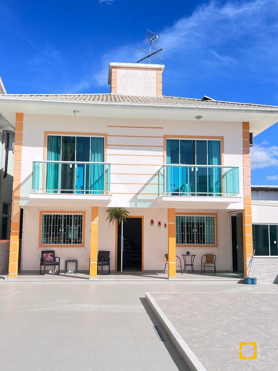 Casa com 325m², 3 quartos, 4 garagens, no bairro Jardim Cidade de Florianópolis em São José