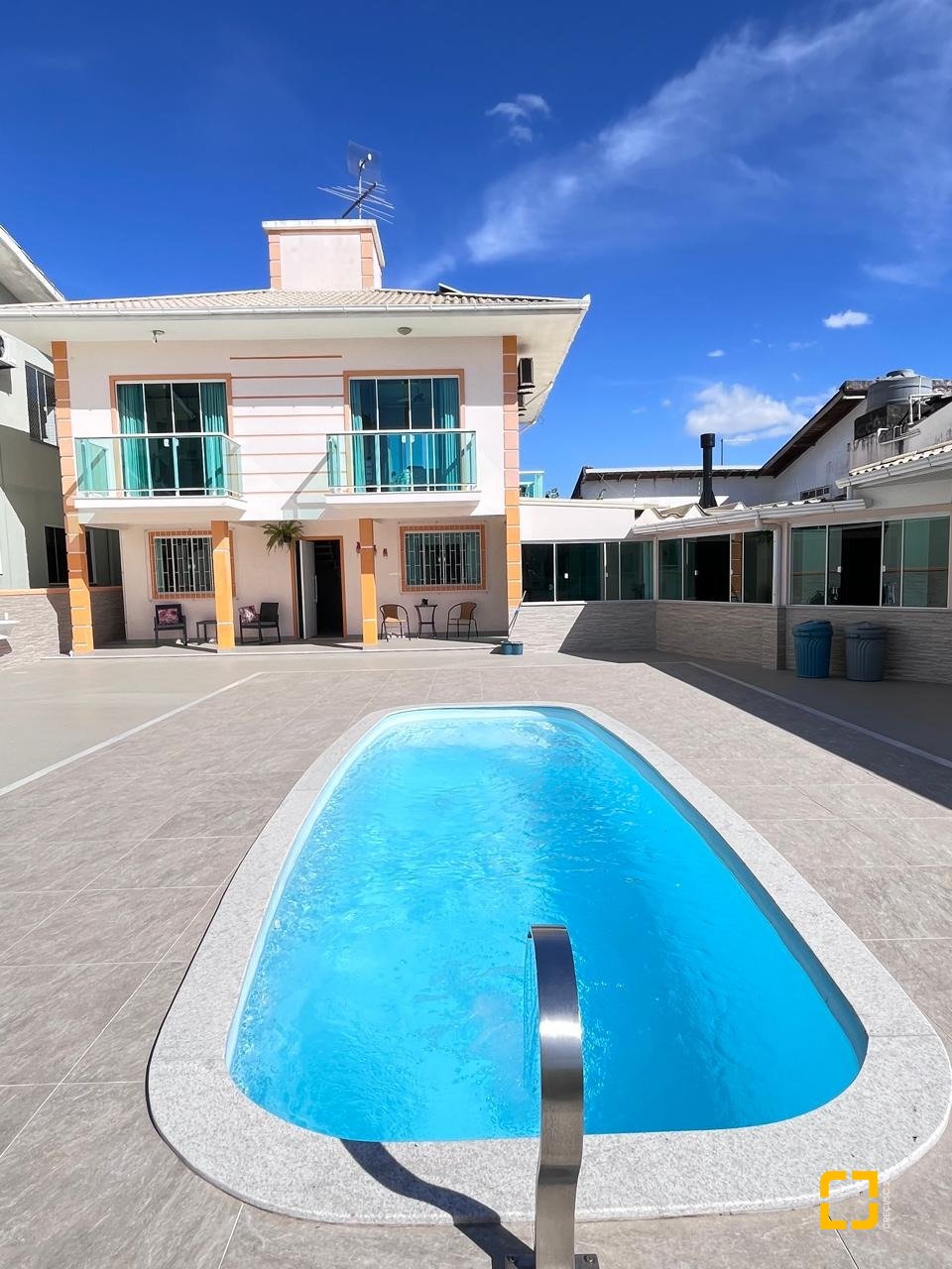 Casa com 325m², 3 quartos, 4 garagens, no bairro Jardim Cidade de Florianópolis em São José