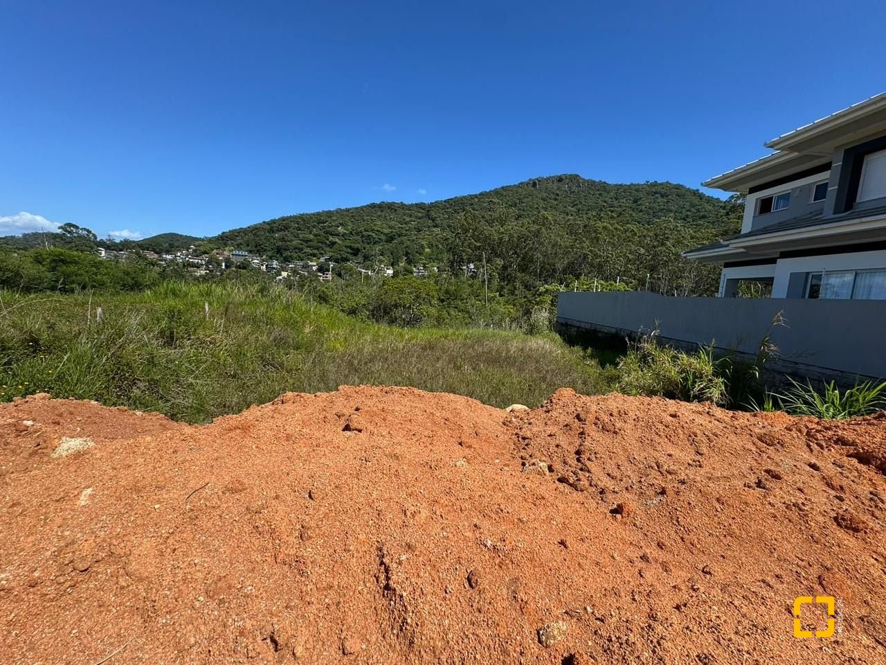 Terreno com 450m², no bairro Saco Grande em Florianópolis
