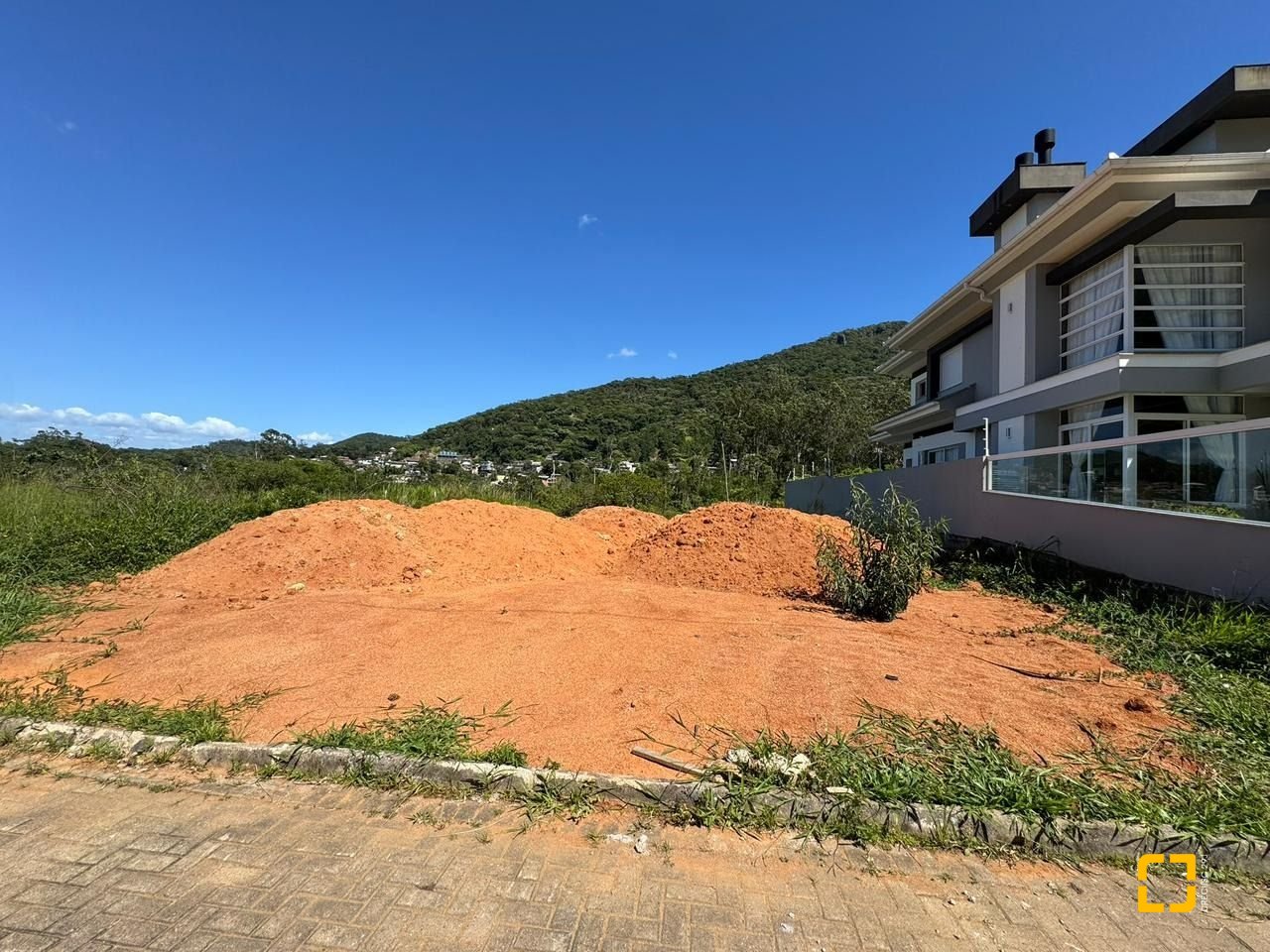 Terreno com 450m², no bairro Saco Grande em Florianópolis