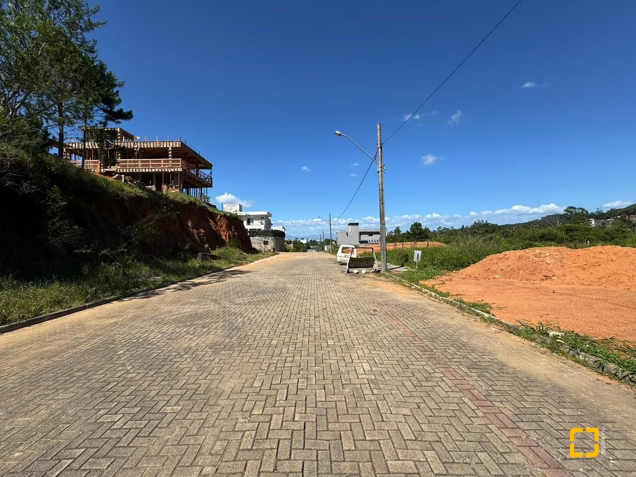 Terreno com 450m², no bairro Saco Grande em Florianópolis