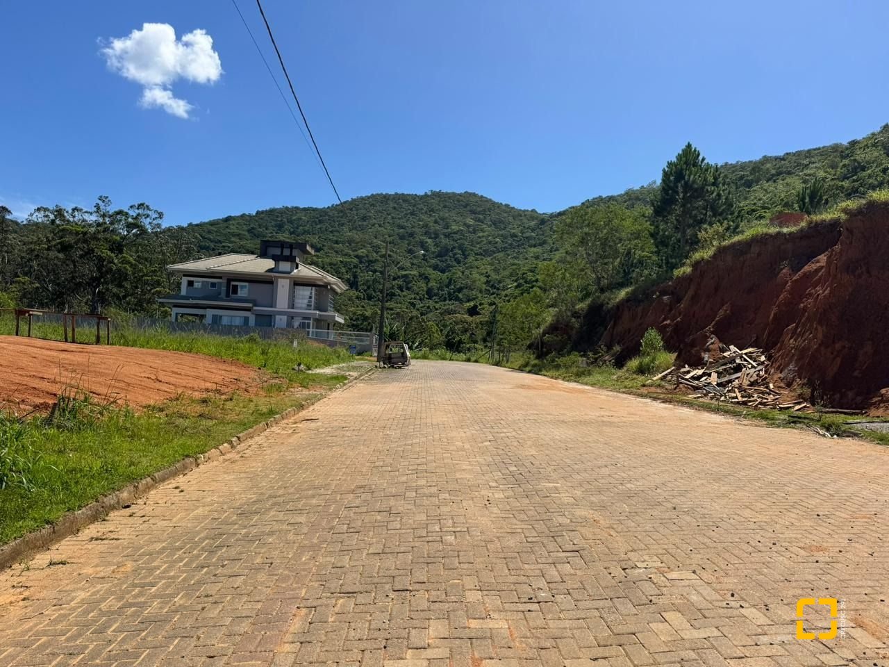 Terreno com 450m², no bairro Saco Grande em Florianópolis