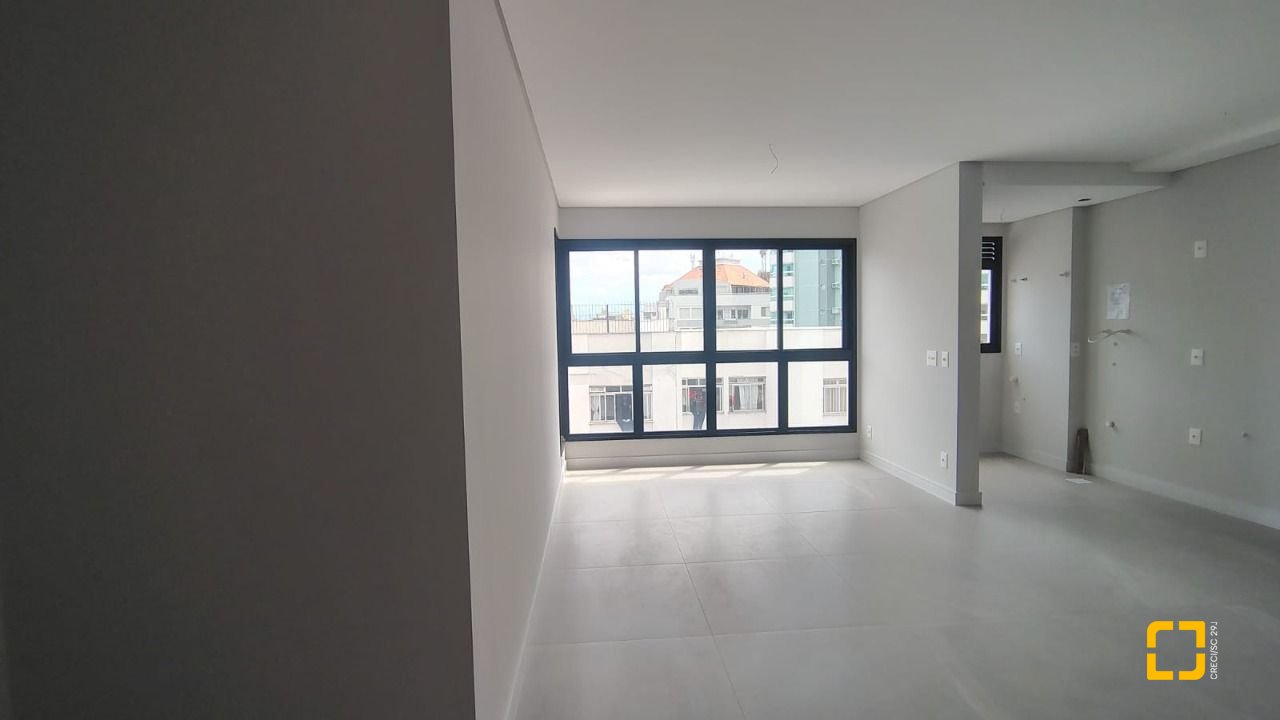 Apartamento com 71m², 3 quartos (sendo 1 suíte), 2 garagens, no bairro Coqueiros em Florianópolis