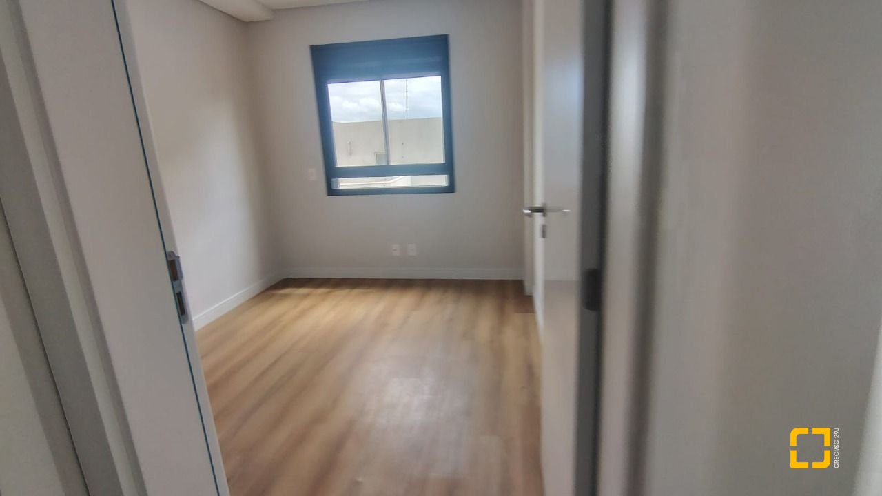 Apartamento com 71m², 3 quartos (sendo 1 suíte), 2 garagens, no bairro Coqueiros em Florianópolis