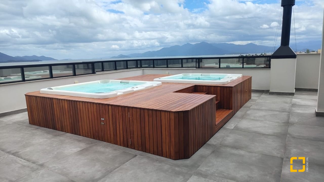 Apartamento com 90m², 4 quartos (sendo 1 suíte), 2 garagens, no bairro Coqueiros em Florianópolis