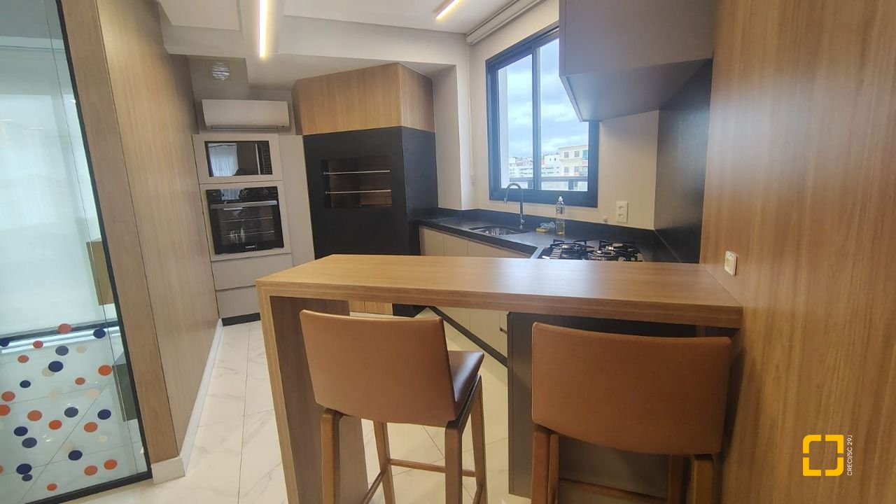Apartamento com 90m², 4 quartos (sendo 1 suíte), 2 garagens, no bairro Coqueiros em Florianópolis