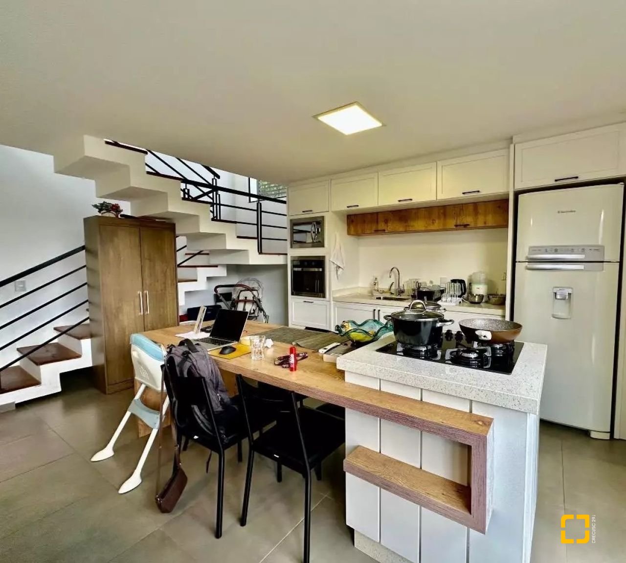 Apartamento com 90m², 4 quartos (sendo 1 suíte), 2 garagens, no bairro Coqueiros em Florianópolis