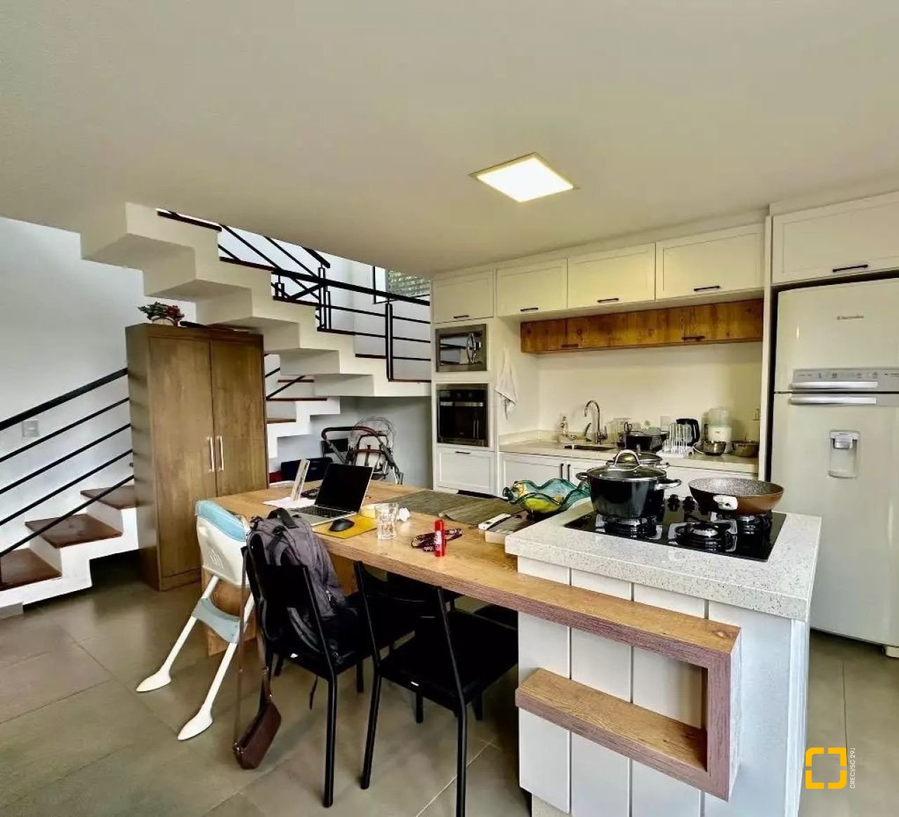 Apartamento com 90m², 4 quartos (sendo 1 suíte), 2 garagens, no bairro Coqueiros em Florianópolis