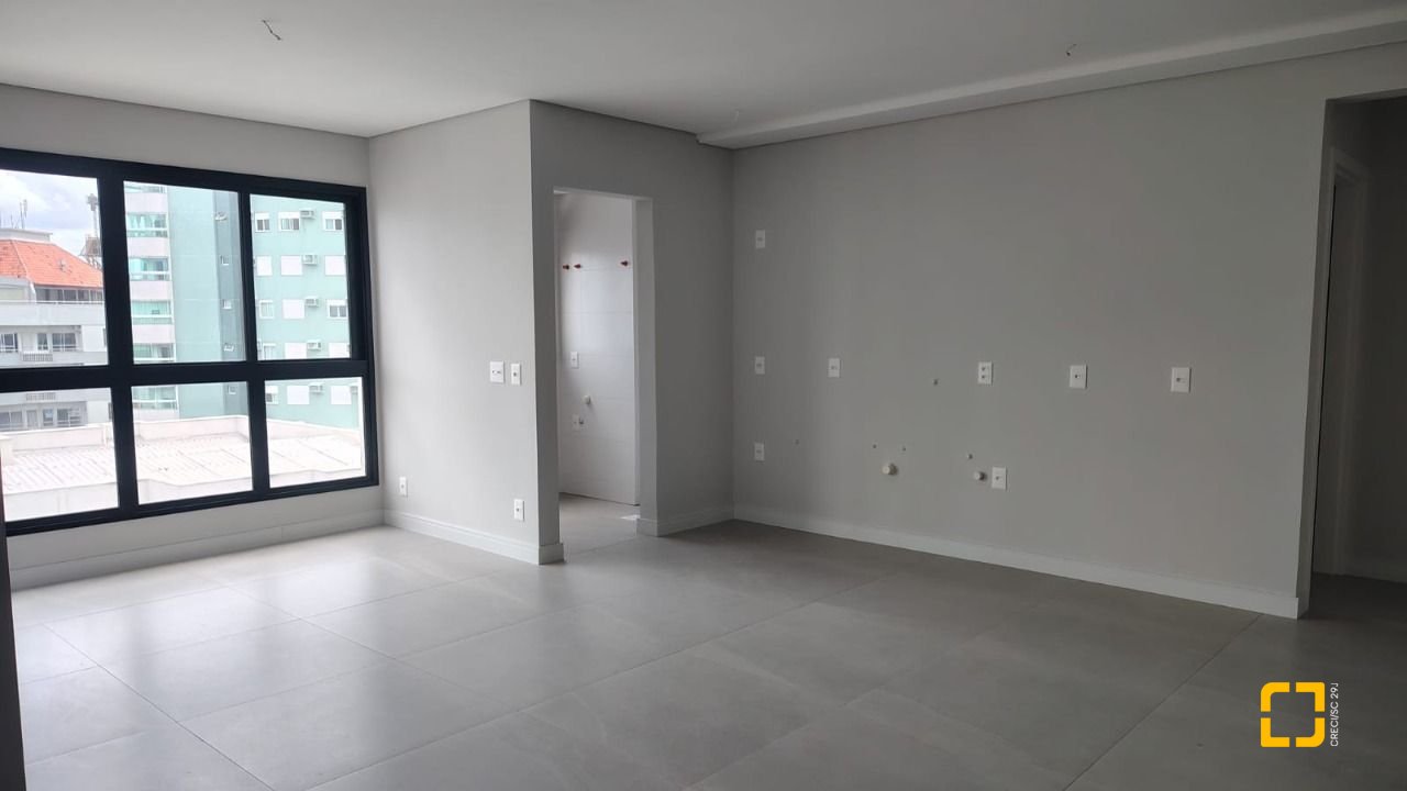 Apartamento com 86m², 5 quartos (sendo 2 suítes), 2 garagens, no bairro Coqueiros em Florianópolis