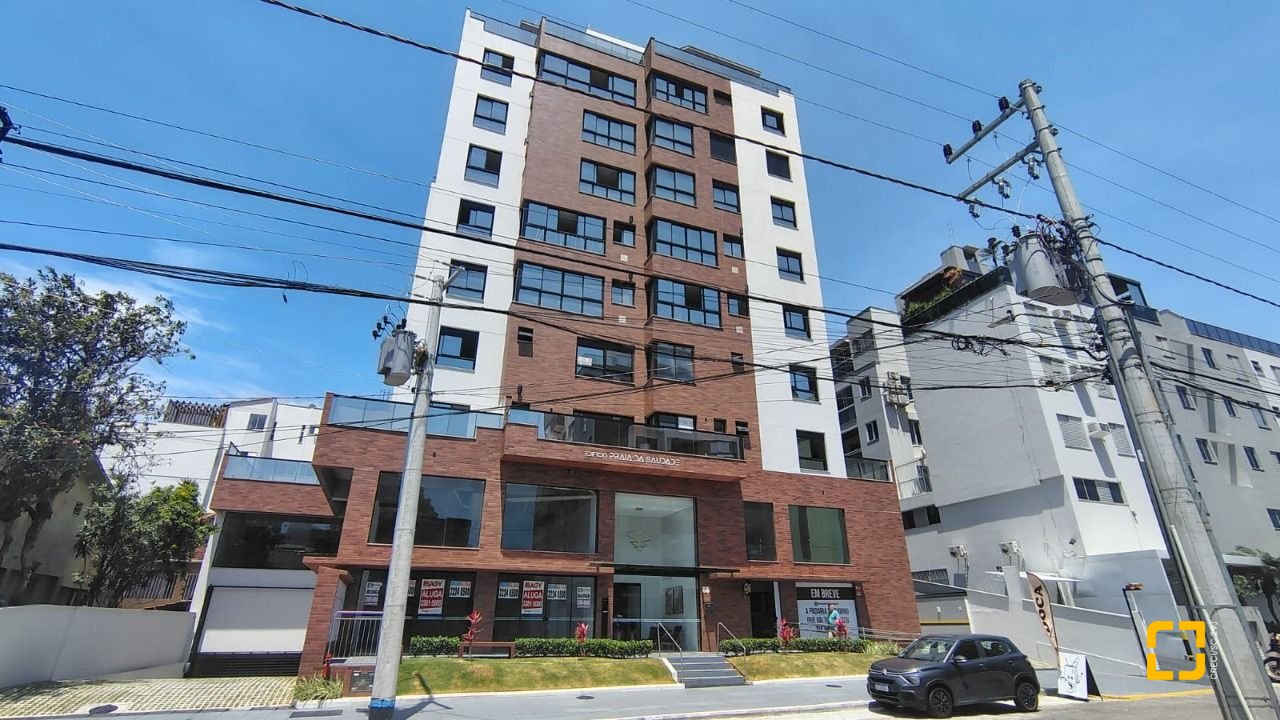 Apartamento com 86m², 5 quartos (sendo 2 suítes), 2 garagens, no bairro Coqueiros em Florianópolis